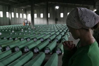 Plus 3200 victimes du massacre de Srebrenica ont été identifiées à ce jour. Plus 3200 victimes du massacre de Srebrenica ont été identifiées à ce jour.