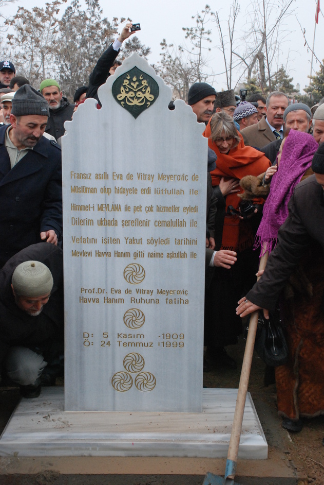 Eva repose désormais à Konya, en Turquie, tel que son rêve le présageait. Photo © Samil Kuçur Eva repose désormais à Konya, en Turquie, tel que son rêve le présageait. Photo © Samil Kuçur