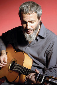 Cat Stevens, alias Yusuf Islam, signe un nouvel album : « Roadsinger » Cat Stevens, alias Yusuf Islam, signe un nouvel album : « Roadsinger »