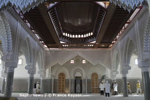 Le 26 octobre, le consul général du Maroc à Lyon Saâd Bendourou, le préfet Pierre Soubelet, le maire Maurice Vincent, son premier adjoint Michel Coynel et le président du CFCM Mohammed Moussaoui ont visité de la Grande Mosquée de Saint-Étienne.