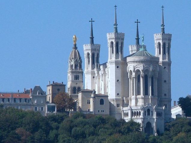 La basilique de Fourvière à Lyon. La basilique de Fourvière à Lyon.