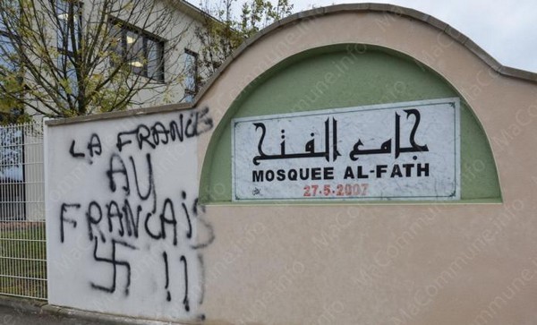 L'islamophobie progresse en 2014, la cyberhaine explose L'islamophobie progresse en 2014, la cyberhaine explose