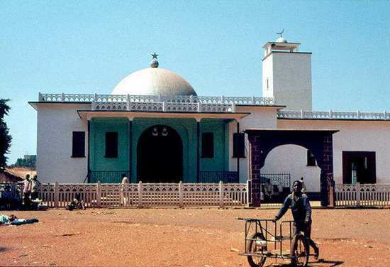Le Cameroun ferme les mosquées au nom de l'antiterrorisme Le Cameroun ferme les mosquées au nom de l'antiterrorisme