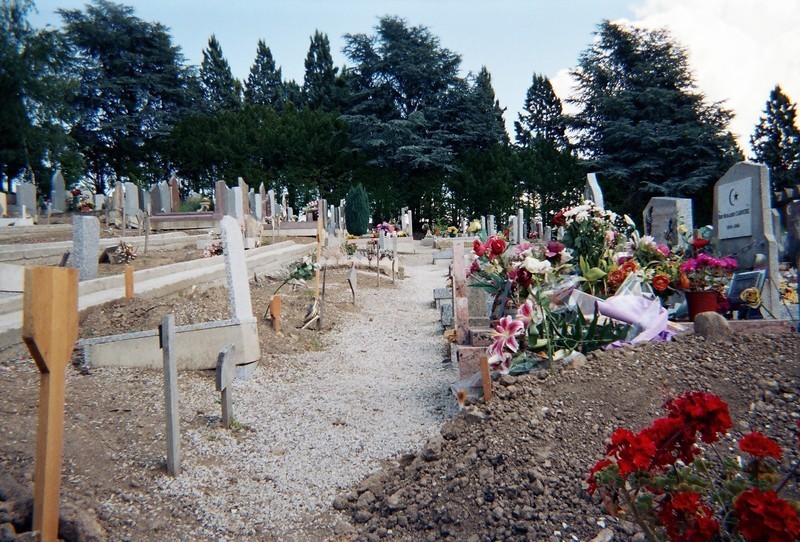 Le carré musulman du cimetière de Côte-Chaude, à Saint-Etienne (photo : Nadim Ghodbane) Le carré musulman du cimetière de Côte-Chaude, à Saint-Etienne (photo : Nadim Ghodbane)