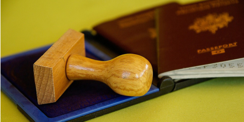 Toulouse : un Gambien avale son passeport et évite in extremis son expulsion Toulouse : un Gambien avale son passeport et évite in extremis son expulsion