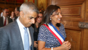 Le maire de Londres, Sadiq Khan, et la maire de Paris, Anne Hidalgo. © Saphirnews