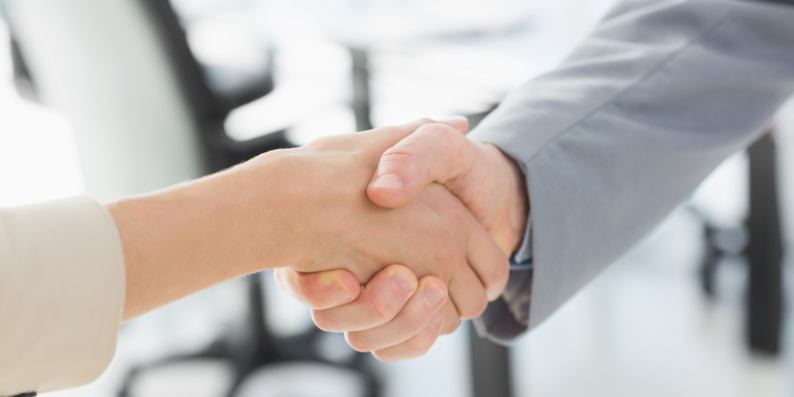 Suisse : l'obligation des élèves à serrer la main des professeurs confirmée Suisse : l'obligation des élèves à serrer la main des professeurs confirmée