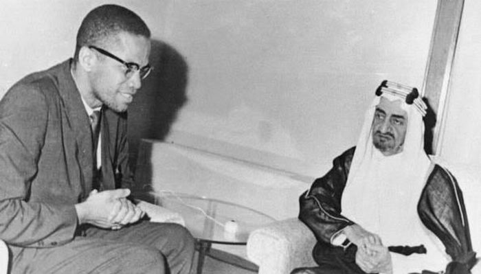 Malcolm X et le prince Fayçal d'Arabie Saoudite en 1964.