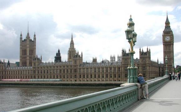 Londres : quatre morts dans une attaque devant le Parlement de Westminster