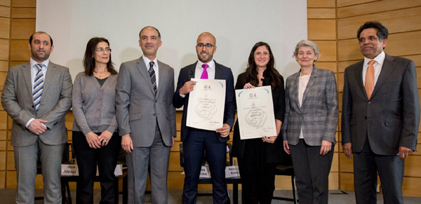 Les artistes Bahia Shebab et El Seed ont reçu  le prix UNESCO-Sharjah pour leurs travaux dans le calligraffiti. © Unesco