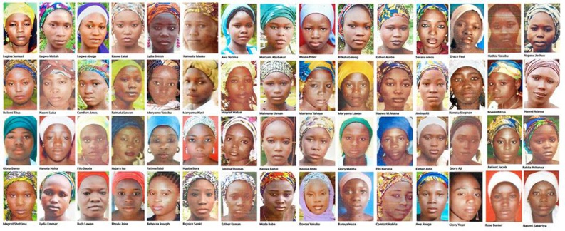 Nigéria : émouvantes retrouvailles pour des lycéennes de Chibok libérées (vidéo)