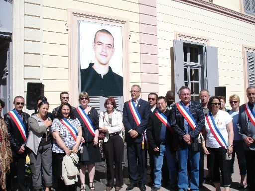 La municipalité de Grigny déclare Salah Hamouri citoyen d’honneur. Cérémonie en présence, notamment, de sa mère Denise Hamouri, Noha Rashmawi (représentante de la délégation de la Palestine en France) et du maire René Balme.