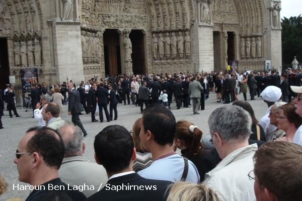 16 heures : familles et proches rendent hommage aux victimes lors de la cérémonie œcuménique à Notre-Dame de Paris.