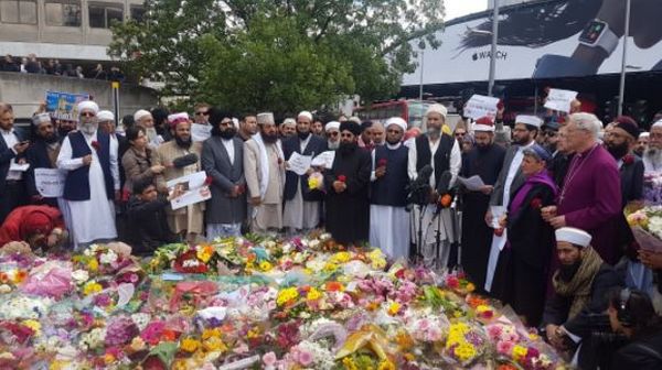 Une centaine d'imams se sont rassemblés à Londres après les attentats afin de dénoncer l'extrémisme. © BMF