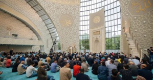 La mosquée de Cologne vue de l'intérieur. © Costa Belibasakis La mosquée de Cologne vue de l'intérieur. © Costa Belibasakis