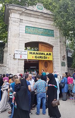 Ramadan : le noble manteau du Prophète Muhammad à la source d'un pèlerinage en Turquie