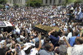 Alexandrie (Egypte), le 6 juillet 2009 : une foule nombreuse assistait aux funérailles de Marwa El-Sherbini. (Photo : Ahmed El-Fatah, Flickr)