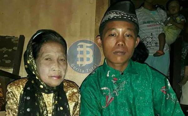 Indonésie : à 15 ans, il se marie avec une femme de 71 ans (vidéo)