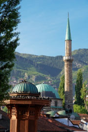 Une mosquée à Sarajevo. (© 2009 Orhan Çam / Dreamstime.com)