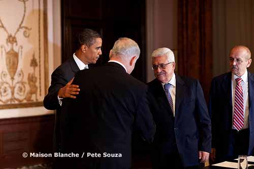Barack Obama recevait Benjamin Netanyahu (g.) et Mahmoud Abbas (dr.) à New York, le 22 septembre dernier : quelle avancée pour la paix ?