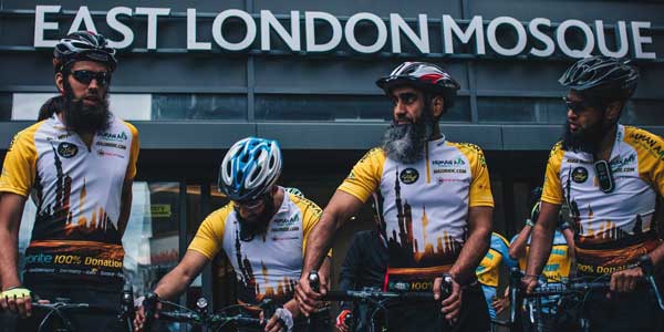 Hajj 2017 : 8 Britanniques à vélo vers La Mecque pour aider la Syrie