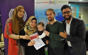 Nada Dosti, avec son fils et son mari lors d’un séminaire auquel elle était invitée © N. Dosti Nada Dosti, avec son fils et son mari lors d’un séminaire auquel elle était invitée © N. Dosti