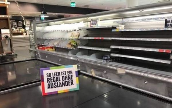 Un supermarché de Hambourg, en Allemagne, a retiré les produits étrangers de ses rayons afin de dire non au racisme. © Twitter/Sven