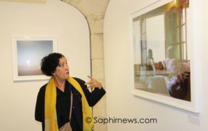 Farida Hamak, photographe algérienne, présente son exposition "sur les traces".
