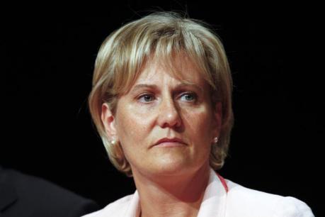 Nadine Morano, secretaire d’État à la Famille, veut du jeune musulman qu'« il ne parle pas le verlan et [qu']il ne mette pas sa casquette à l'envers ».