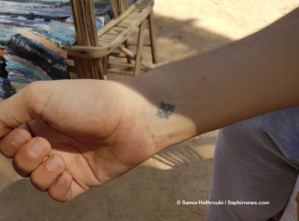 Un des tatouages que peuvent porter les jeunes coptes égyptiens. Un des tatouages que peuvent porter les jeunes coptes égyptiens.