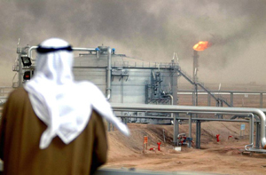 C'est la compagnie d'exploitation californienne Standard Oil qui fora le premier puits de pétrole en Arabie saoudite, en 1933. L'Arabie saoudite est maintenant le premier producteur mondial de pétrole, et détient les plus grosses réserves mondiales.