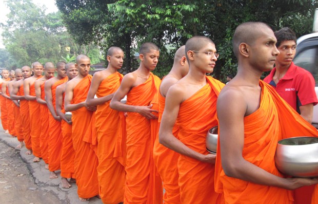 Au Sri Lanka, des moines bouddhistes solidaires des victimes musulmanes