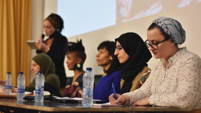Le premier colloque international sur la thématique des afroféminismes et féminismes musulmans a été organisé à l’Université Libre de Bruxelles (ULB) les 20 et 21 avril. © Amal El Gharbi