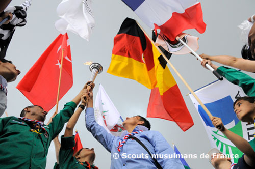 Après que la flamme de l'espoir fut accueillie dans les pays méditerranéens en 2009, c'est au tour des scouts musulmans de France d'inviter leurs homologues dans un grand camp international, à l'occasion de leurs 20 ans.