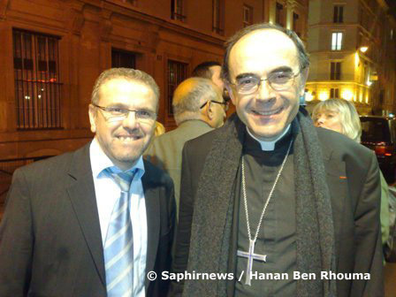 Azzedine Gaci, président du CRCM Rhônes-Alpes (à g.), au côté du Cardinal Philippe Barbarin, archevêque de Lyon, réunis pour la projection du film « Des hommes et des dieux », à Paris.