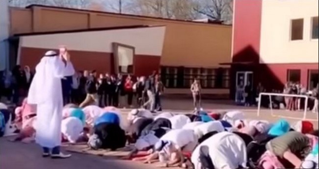 Belgique : une fête de collège avec des jeunes déguisés en « musulmans » suscite l'indignation (vidéo)