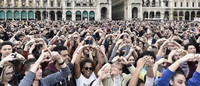 Italie : une manifestation monstre organisée à Milan contre le racisme (vidéo)