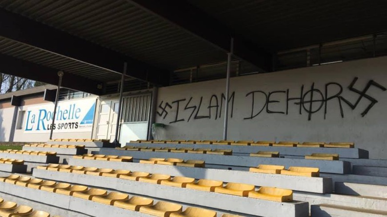 La Rochelle : des inscriptions islamophobes découvertes dans un stade