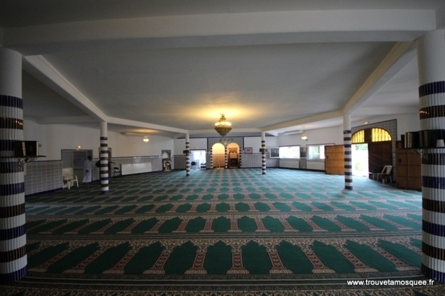 La salle de prière des hommes de la mosquée de Béziers.