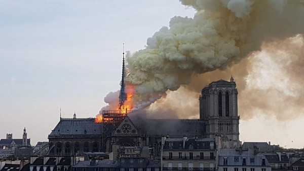 Notre-Dame de Paris, joyau du patrimoine français, ravagé par un incendie