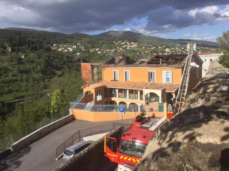 A l'approche du Ramadan, la mosquée de Privas ravagée par un incendie A l'approche du Ramadan, la mosquée de Privas ravagée par un incendie