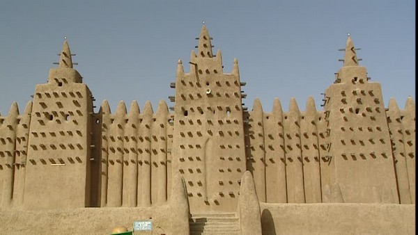 Mali : la remarquable mosquée de Djenné alimentée à l'énergie solaire