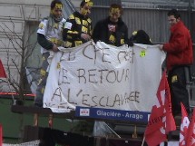 CPE : le gouvernement fait front à la grogne de la rue