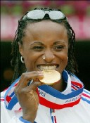 Championne du monde de l'heptathlon (1999); du saut en longueur (2003)