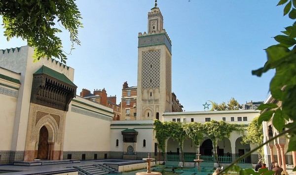 Des toilettes rituelles aux morts du coronavirus suspendues par la Grande Mosquée de Paris