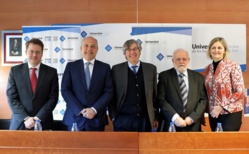 Riay Tatary aux côtés de représentants de cultes en février 2020. © FEDERE Riay Tatary aux côtés de représentants de cultes en février 2020. © FEDERE