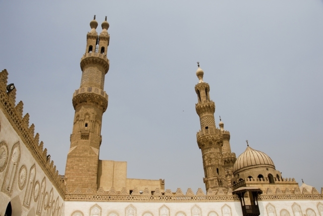 La mosquée Al-Azhar, fondée en 970, est une des plus anciennes mosquées du Caire et le siège de l'université al-Azhar (Egypte).