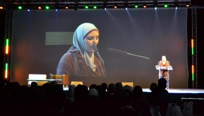 Lecture de la Déclaration commune à la tribune par Hafida Hammouti, au 1er Forum de la Foire musulmane de Bruxelles