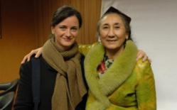 Sylvie Lasserre aux côtés de Rebiya Kadeer. © Transboréal