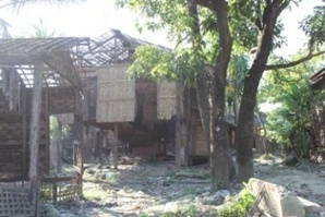 Habitations rohingyas brûlées